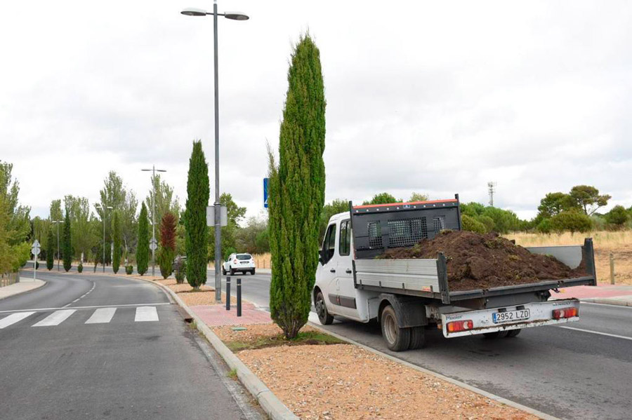 Continúan las obras en la mediana de Valdepastores de Boadilla del Monte