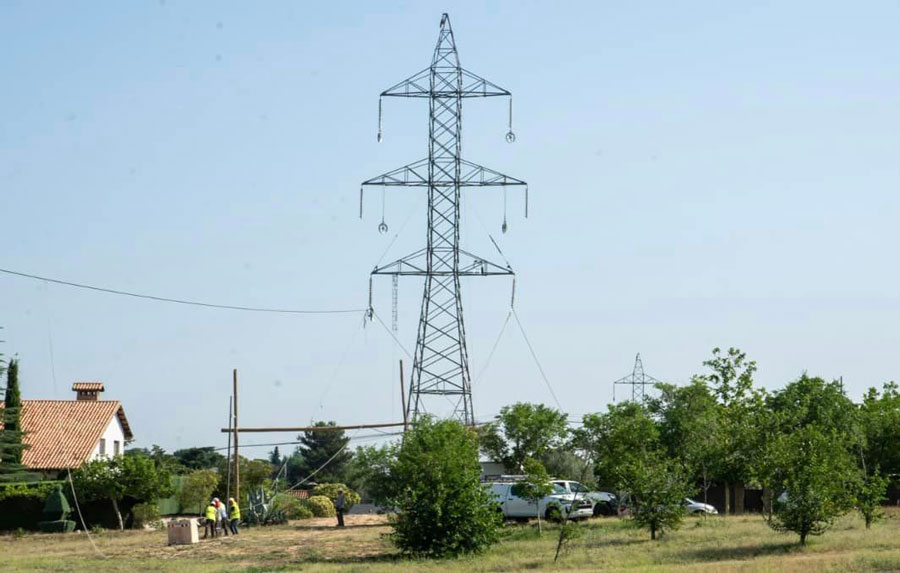 Continúa el desmantelamiento de las torres de alta tensión en Boadilla del Monte