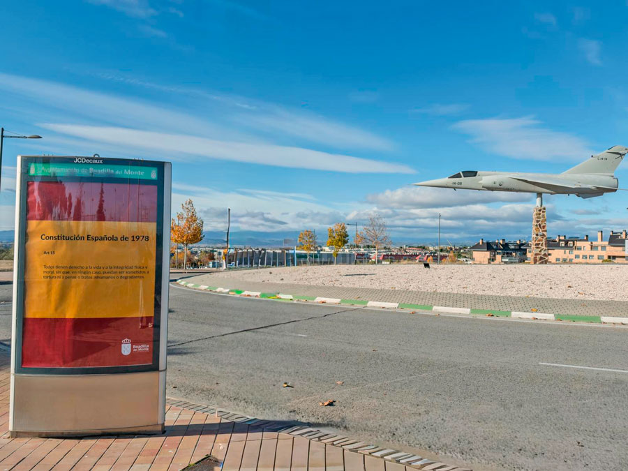 El Ayuntamiento de Boadilla del Monte licita la renovación de su red de mupis para los próximos años