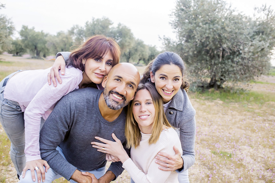 María, Cristina, Isabel y Jared son amigos y creadores del Instituto Holístico del Bienestar en Boadilla del Monte