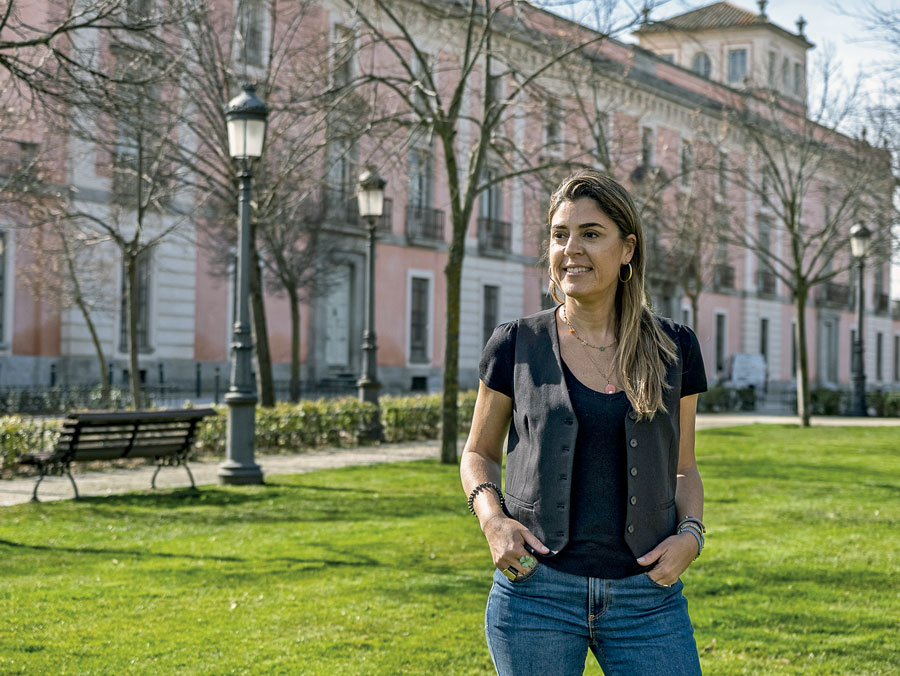Cristina Pérez Navas: “Los cuidadores vivimos en una tensión constante” Cristina Pérez Navas: “Los cuidadores vivimos en una tensión constante”