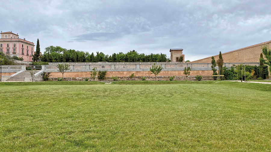 Primavera camino del verano en las huertas del palacio en Boadilla del Monte