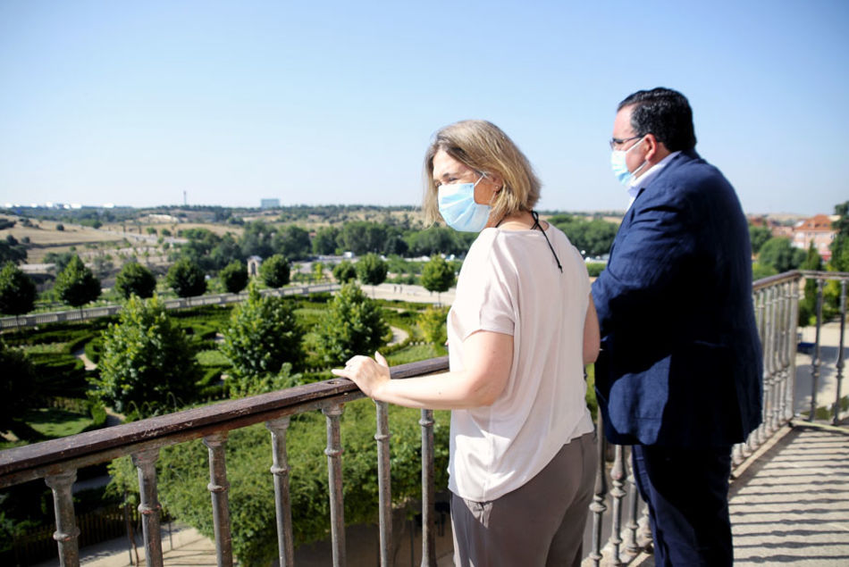La consejera de Cultura de la Comunidad de Madrid, Marta Rivera de la Cruz, con el alcalde de Boadilla del Monte esta mañana La consejera de Cultura de la Comunidad de Madrid, Marta Rivera de la Cruz, con el alcalde de Boadilla del Monte esta mañana