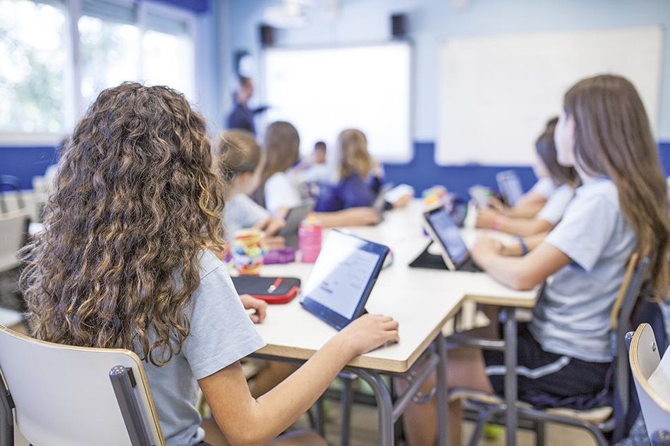 La oferta educativa pública de Boadilla del Monte incluye cinco colegios de educación infantil y primaria y tres institutos de educación secundaria. La enseñanza pública en Boadilla del Monte también se adapta