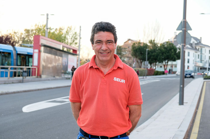 Carlos Cano, repartidor de SEUR: sin parar