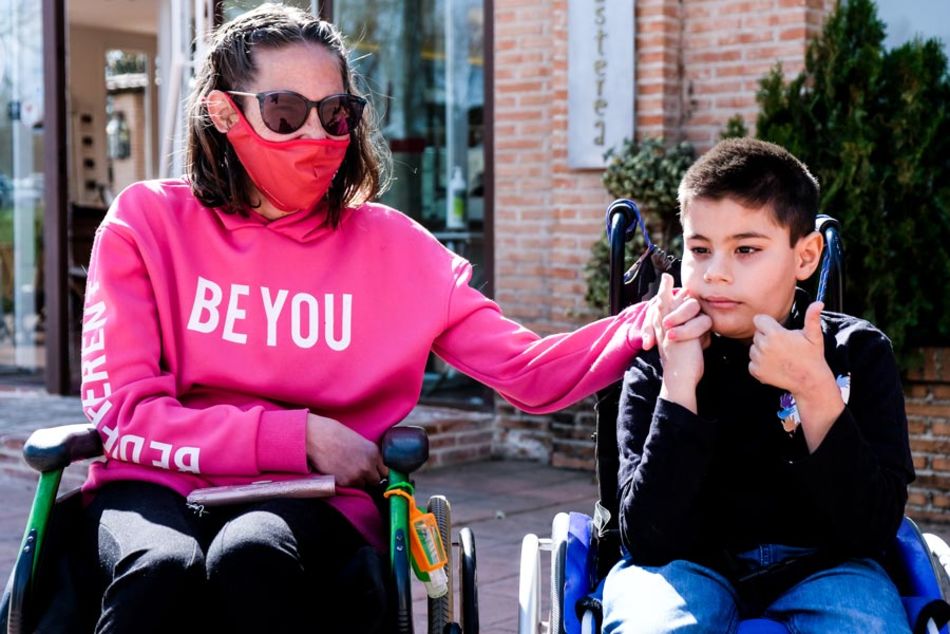 Carolina Juzdado y Juan Alonso, ambos vecinos de Boadilla y afectados por dos enfermedades raras Cuando cada día es un regalo