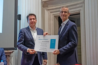 Carlos Izquierdo Pastor, segundo premio (1.000 euros) del I Concurso Internacional de Relato Breve Ilustrado Microrrelatos del Palacio de Boadilla del Monte, recogiendo su galardón