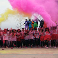 Holi Life: 2.000 personas participaron en la carrera de colores