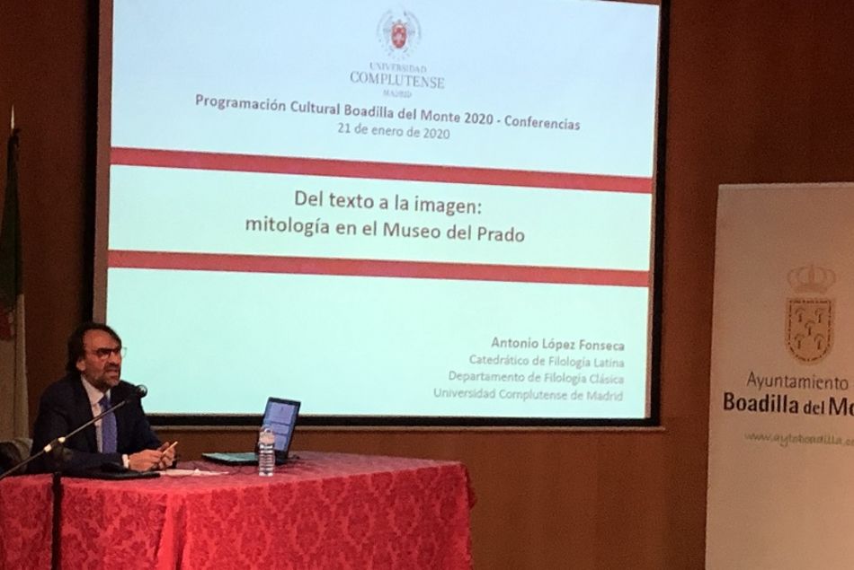 El catedrático de Filología Latina de la Universidad Complutense de Madrid, Antonio López Fonseca, en su conferencia de ayer en Boadilla. La Universidad llega a Boadilla.