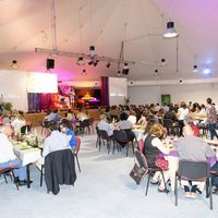 Más de un centenar de personas participaron en la cena benéfica a favor del colegio de la ONG Dignidad Boadilla-Madrid ha hecho en Guinea Ecuatorial.