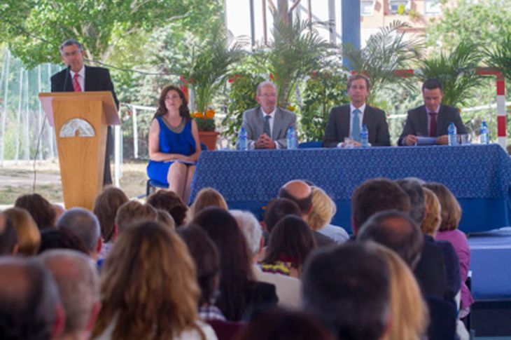 Instante de la ceremonia celebrada en el IES Máximo Trueba por su XXV aniversario.