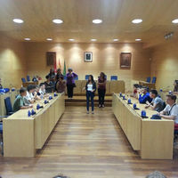 Los alumnos de intercambio, durante su visita el salón de plenos del Consistorio boadillense.