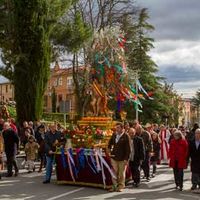 Vecinos de Boadilla acompañan al santo en su regreso a la restaurada ermita.