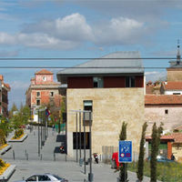 La avenida del Generalísimo, antiguamente la calle Villaviciosa. Es la calle del Palacio, la iglesia de San Cristóbal...