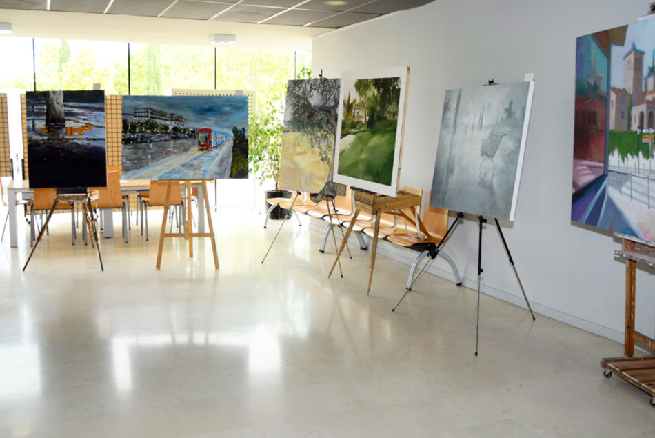 En la fotografía, exposición de las obras de la edición 2019 en el Auditorio municipal. 19 de septiembre: certamen de pintura rápida en Boadilla