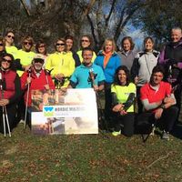 Foto de familia de los participantes en el I Nordic Walking de Boadilla