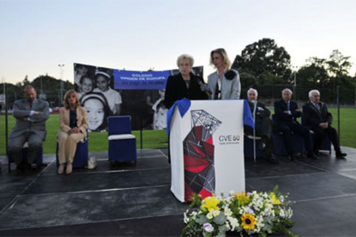 Josefina Unturbe, Fifi, durante su alocución a los presentes en el acto del 50 aniversario del Virgen de Europa.