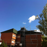 Obras de reparación de las cubiertas del colegio Príncipe Don Felipe en Boadilla del Monte.