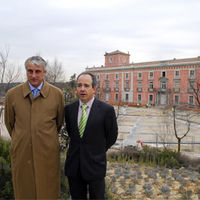 El alcalde de Boadilla del Monte, Arturo González Panero, y el viceconsejero de Presidencia e Interior, Alejandro Halffter, durante la visita a las obras del Palacio del Infante D. Luis.