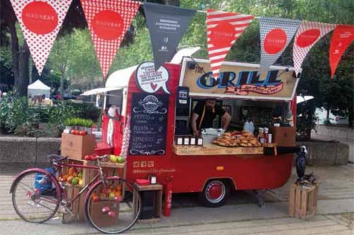 Imagen de la caravana de The Grill by Ben-car, un espacio donde disfrutar de la mejor carne, jamón ibérico... Los puedes ver el tercer fin de semana de cada mes en MadrEat.