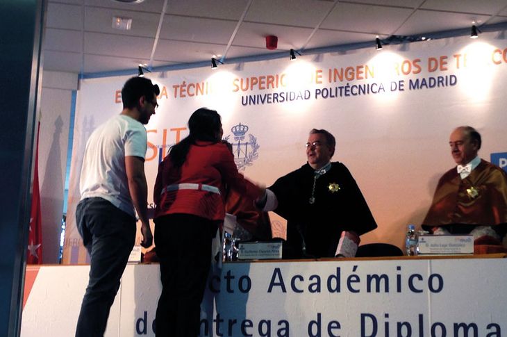 Premio otorgado al colegio Mirabal a la labor docente