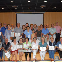 La entrega de diplomas puso punto y final a los cursos de formación informática destinados a personas mayores.