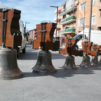Parte de las nuevas campanas instaladas en la iglesia de San Cristóbal. Parte de las nuevas campanas instaladas en la iglesia de San Cristóbal.