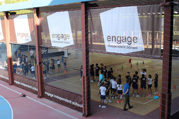 Fiesta inicio de curso. Cancha de fútbol.