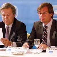 Antonio González Terol, presidente el Comité Ejecutivo del Partido Popular de Boadilla del Monte (a la derecha), junto al nuevo secretario general de la agrupación local, Javier González.