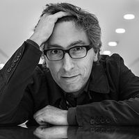 El escritor y cineasta David Trueba, autor de la novela Blintz, sobre la que girará la tertulia literaria que la asociación Caballo Verde celebra este viernes en el restaurante Puerto Chico.
