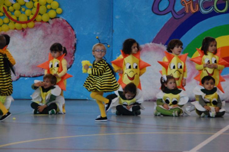 Momento de la representación de "Arco Iris", protagonizada por alumnos de Educación Infantil del colegio Casvi de Boadilla del Monte.