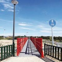 Pasarela sobre la M-513, abierta el 30 de marzo.