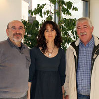 De izd. a dcha.: Miguel Aceituno, Cristina Lara y José Rojo, responsables de la Asociación de Vecinos La Encina de Boadilla del Monte.