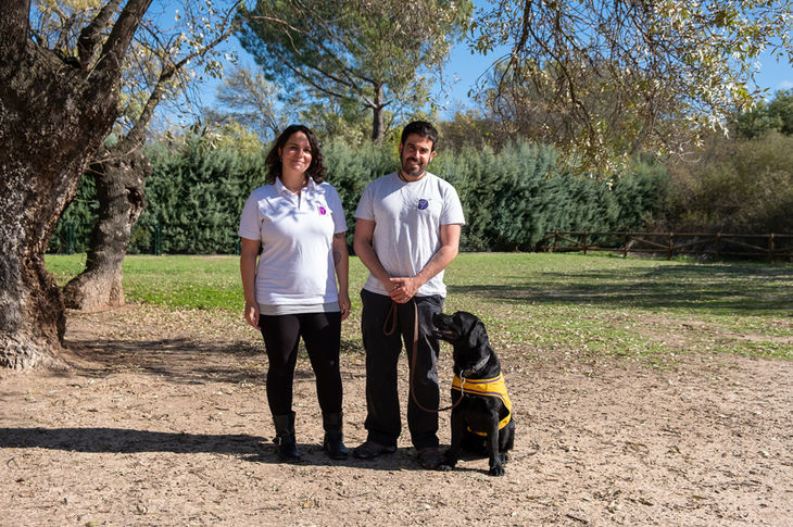 Hugo Cardeña y Rocío Marín, fundadores de Kuné, Perros de Ayuda Social