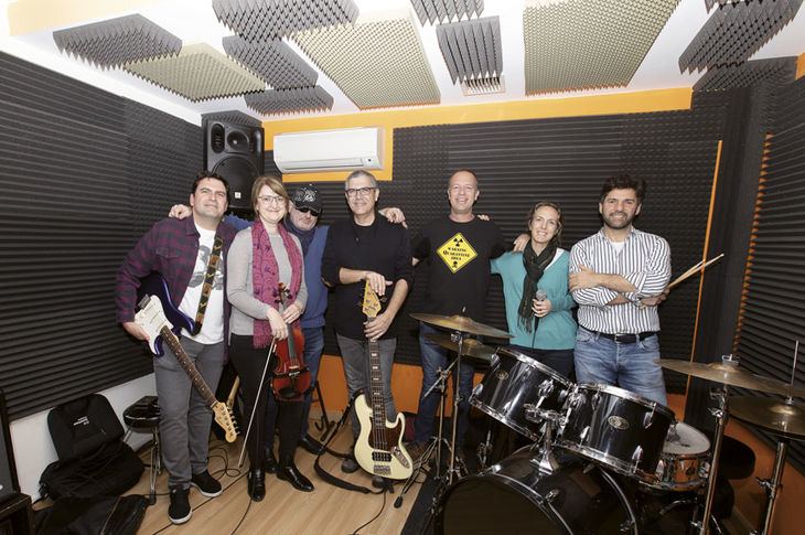 The Quarantines, versiones musicales para todos