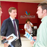 El candidato popular en un momento de su visita a la residencia de mayores Alta Gracia.