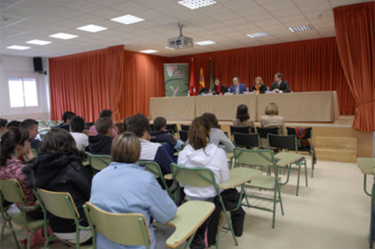 El alcalde de Boadilla, Arturo González Panero, inauguró las jornadas en el instituto Ventura Rodríguez.