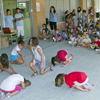 En el campamento urbano se desarrollan distintas actividades, siendo una gran parte de las mismas en inglés.