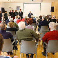 Instante de la charla impartida por las fuerzas de seguridad locales.