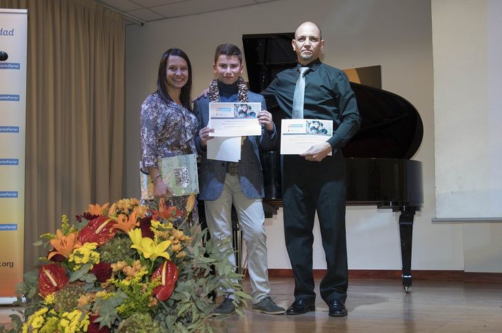 Concierto benéfico en el Mirabal con violines 3D.