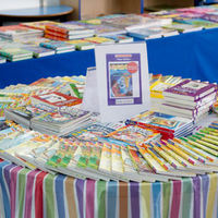 La Feria de libros en inglés permite adquirir manuales escritos en esa lengua.