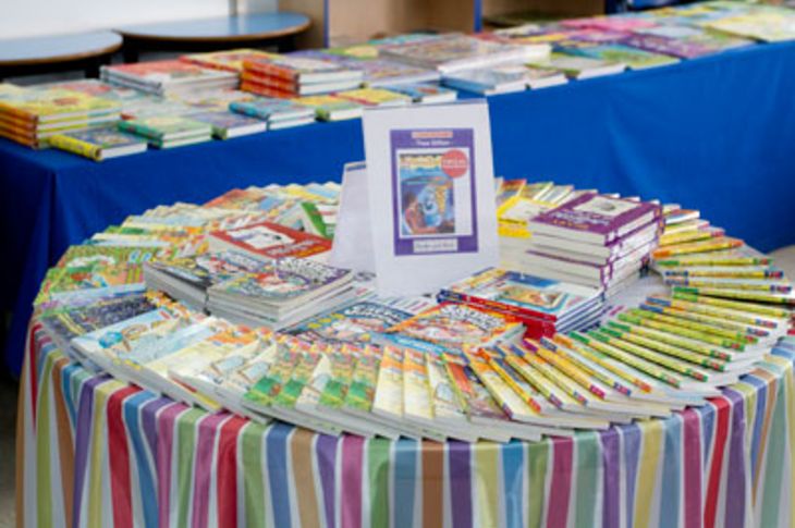 La Feria de libros en inglés permite adquirir manuales escritos en esa lengua.