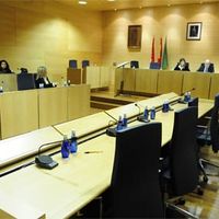 Los escaños de la oposición, vacíos tras abandonar los concejales del PSOE y Alternativa por Boadilla el pleno