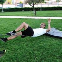 Rubén García nos muestra en qué consiste el slackline.