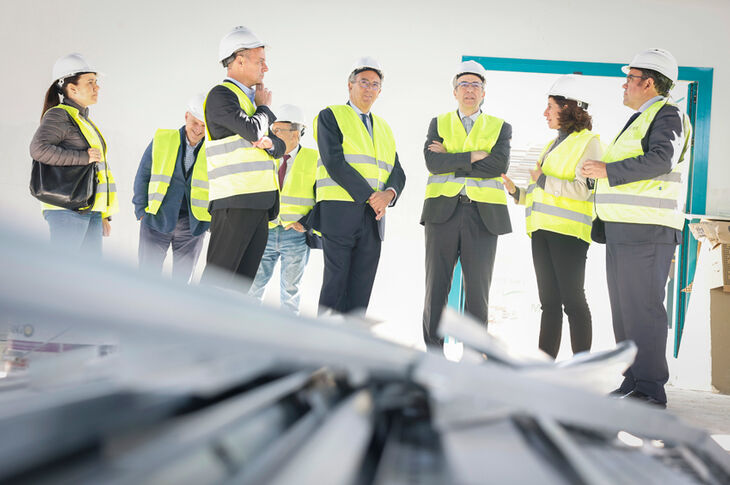 El consejero de Educación, Enrique Ossorio, visita las obras de ampliación del IES Isabel la Católica de Boadilla del Monte