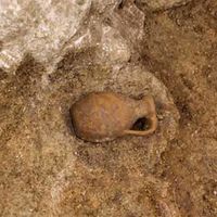 Una de las vasijas del siglo VI o VII aparecidas en las excavaciones.