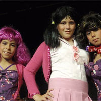 Los alumnos del colegio José Bergamín durante la representación de Summer Loving.