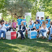 Cifuentes aprovecho el encuentro para desgranar parte de sus propuestas para ellos en su programa. La acompañaron, entre otros, el alcalde de Boadilla, Antonio González Terol, y el secretario general del Partido Popular Europeo, Antonio López Istúriz.