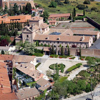 Imagen aérea del Convento de la Encarnación de Boadillad el Monte y la iglesia. | Paramotor.