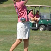 Esperanza Aguirre, gran aficionada al golf, en un momento del torneo benéfico.